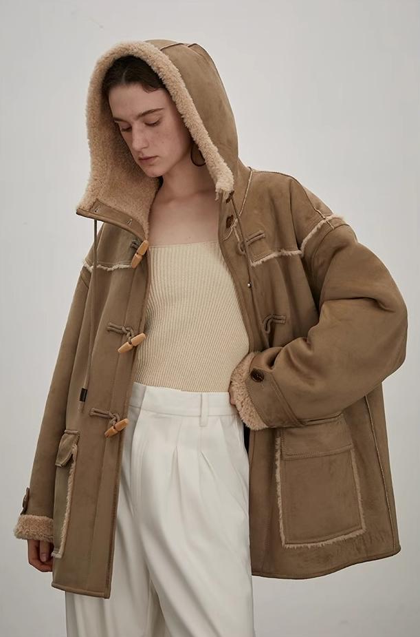"Quartet Short" Wool Artificial Compositesuede Hooded Shearling Jacket