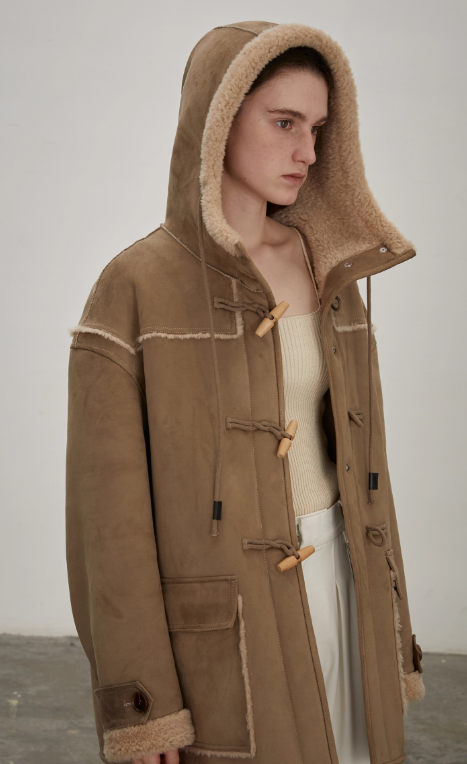 "Quartet Short" Wool Artificial Compositesuede Hooded Shearling Jacket