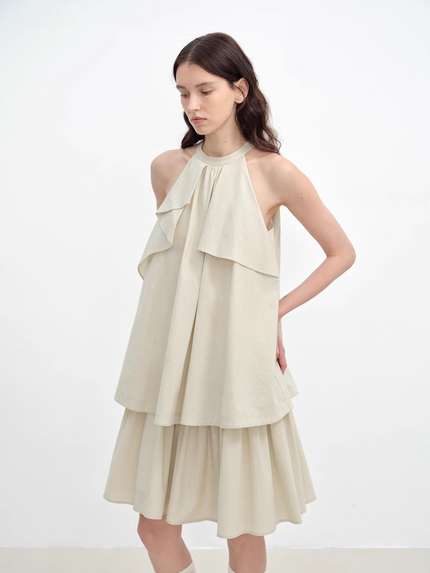 "Floating Island Manor" small stand-up collar design asymmetrical halter dress