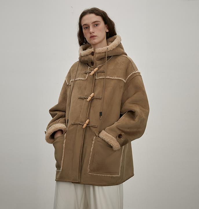 "Quartet Short" Wool Artificial Compositesuede Hooded Shearling Jacket