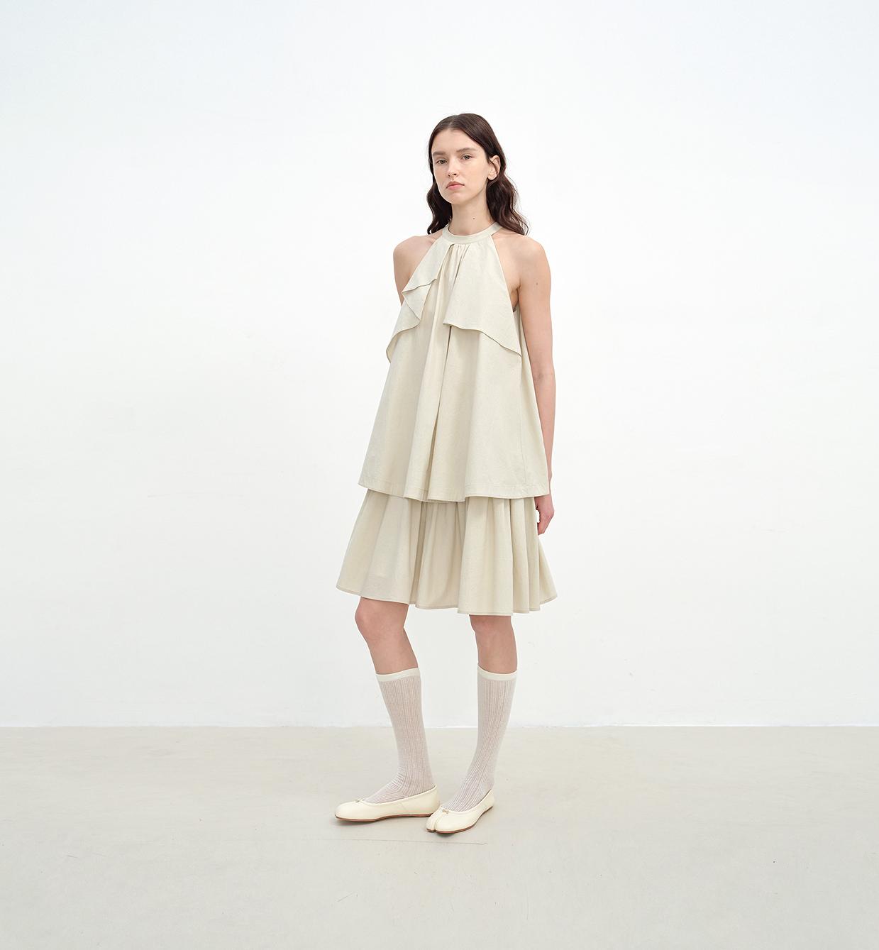 "Floating Island Manor" small stand-up collar design asymmetrical halter dress
